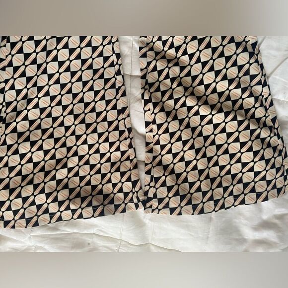 new boutique, patterned pants - Picture 6 of 8